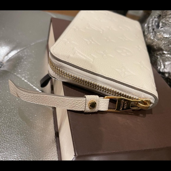 Louis Vuitton Empreinte Wallet - Picture 6 of 9
